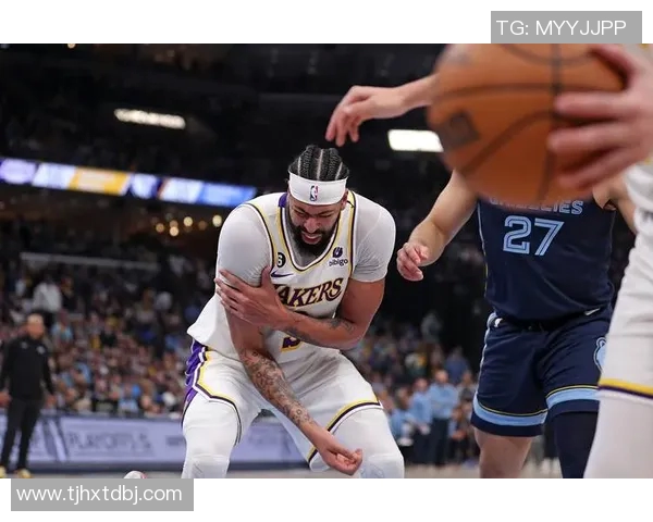 球星受伤频频,湖人不敌爵士:湖人新赛季面临的挑战与机遇 球星受伤频频,湖人不敌爵士:湖人新赛季面临的挑战与机遇